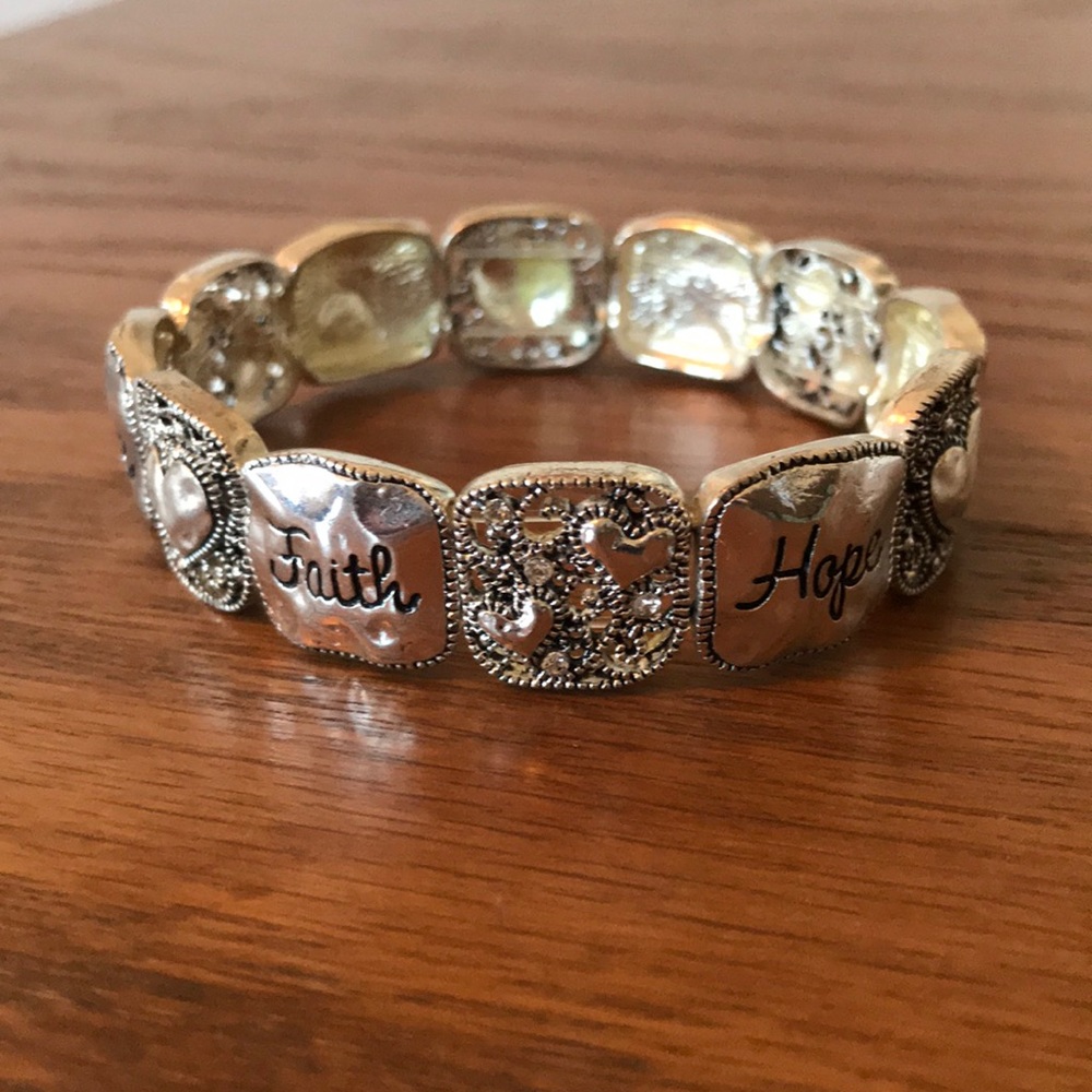 BRACELET